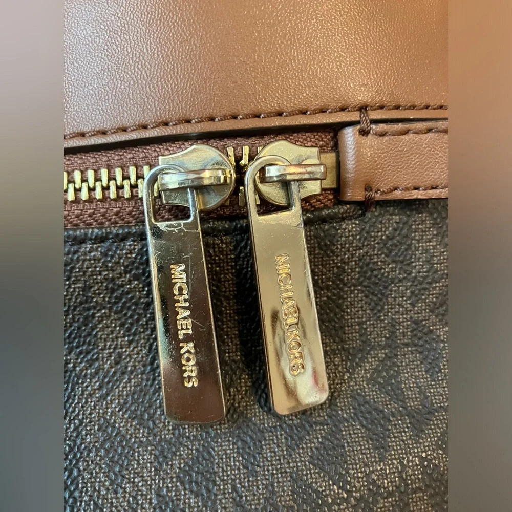 Michael kors kenly monogram brown leather backpack - Picture 7 of 10